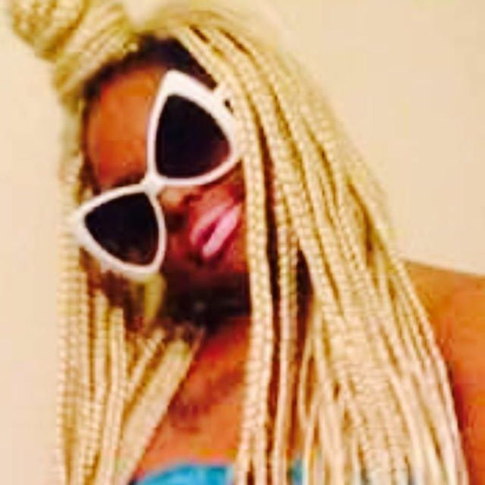Meet your Posher, Latasha